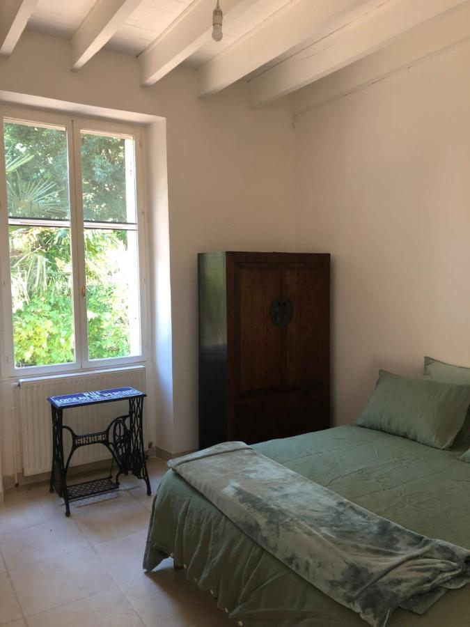 Bienvenue Chez Suzy Saint-Quentin-de-Baron Exterior photo