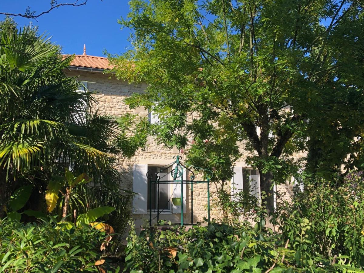 Bienvenue Chez Suzy Saint-Quentin-de-Baron Exterior photo